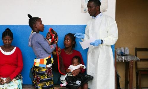 Vaccination campaign in Liberia. Photo: UNMEER/Aalok Kanani