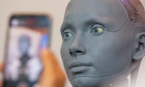 UN Deputy Secretary-General Amina Mohammed interacts with Sophia the robot at the “The Future of Everything – Sustainable Development in the Age of Rapid Technological Change” meeting.