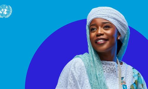 La poétesse nigériane Maryam Bukar Hassan devient le tout Premier Défenseur mondial de la paix des Nations Unies.