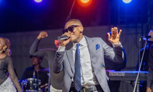 Innoss B sings at a WFP event in Kinshasa in March to mark his appointment as a High-level Supporter. WFP/Michael Castofas
