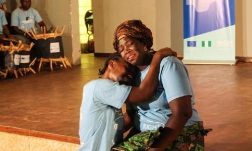 The plays directed by Lancelot Imasuen are based on testimonies from returnees about their suffering along the migration route. Photo: Jorge Galindo/IOM
