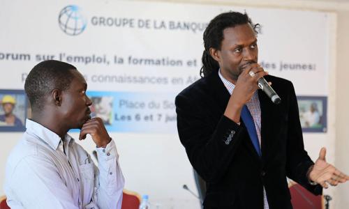 Les rappeurs sénégalais Xuman et Keyti répondent aux  questions de la salle à la suite de la diffusion de leur vidéo sur les défis de l’emploi des jeunes en Afrique. Crédit : Daniella van Leggelo-Padilla/Banque Mondiale