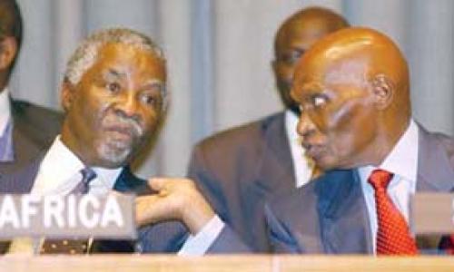 Présentation du programme africain à l'ONU, le 16 septembre : le Président sud-africain, Thabo Mbeki (à gauche) et le Président sénégalais Abdoulaye Wade. Photo : ©ONU